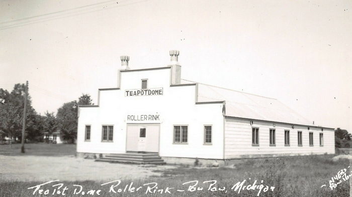 Teapot Dome Roller Rink (DiJauncos Restaurant) - Old Photo Possibly 1930S (newer photo)